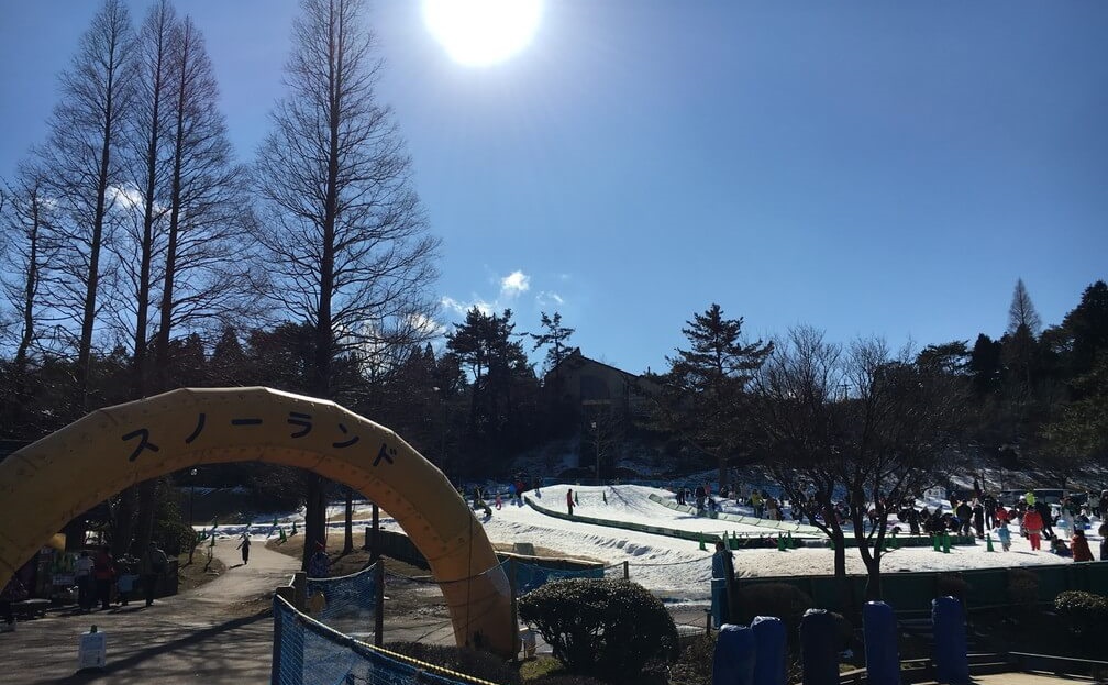 六甲山スノーパーク スキー場で子どもと一緒に雪遊び 親子であそぼ よ